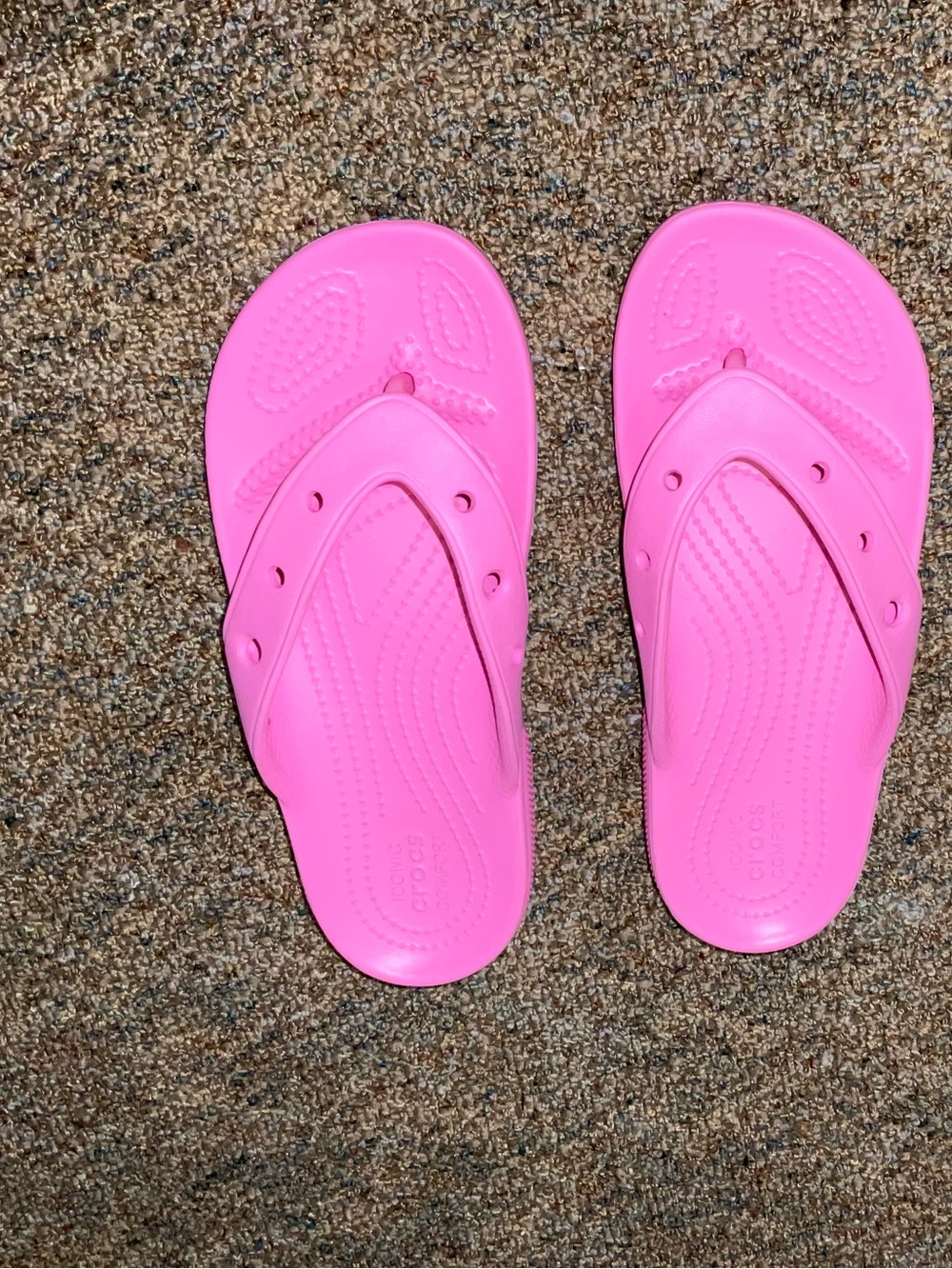 CROCS NWOT THONG FLIP FLOPS HOT PINK UNISEX sz W6 M4